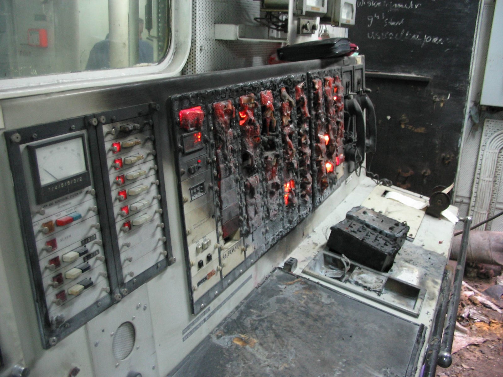 Restoration of a burnt-out DECCA ISIS control panel — project documentation